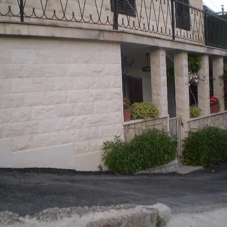 Apartments Nikola Pucisca Exterior photo