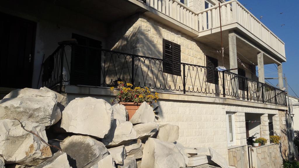 Apartment Nikola Pucisca